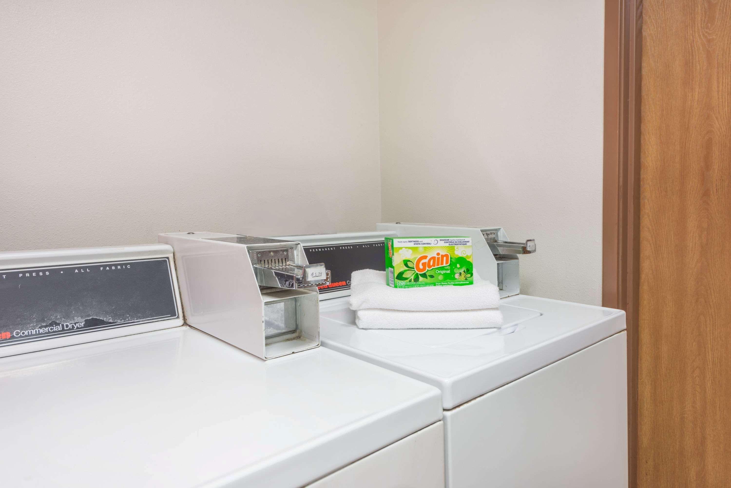 Super 8 By Wyndham Du Quoin Hotel Buitenkant foto
